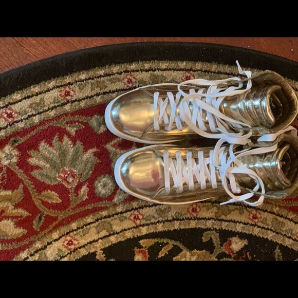 mens gold tennis shoes